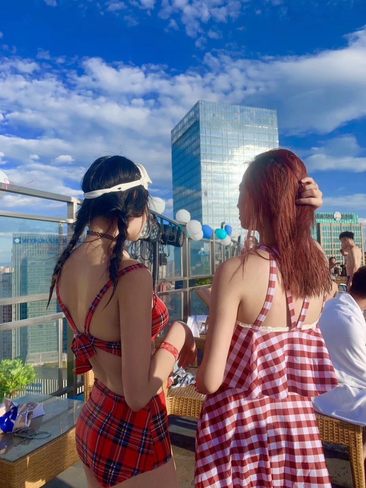 小何meijin🦋-云南省·昆明市·五华区-微博 1500-寄拍 买家秀 网红地打卡都okk 特别特别喜欢拍照会p图微博粉丝1500 看9图8