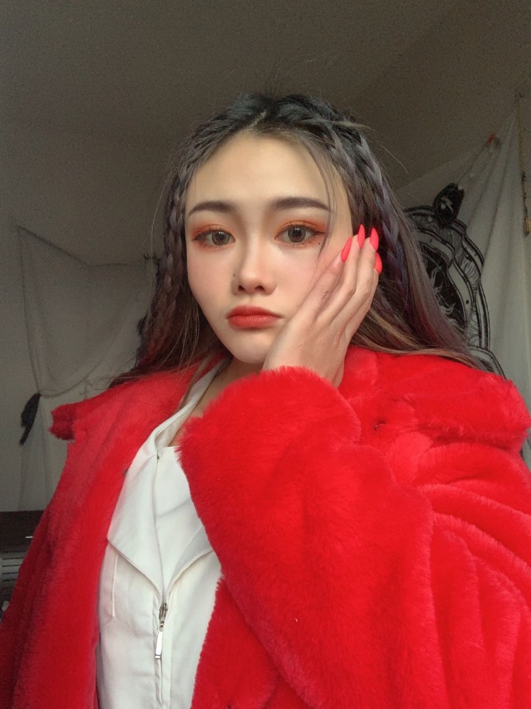 小何meijin🦋-云南省·昆明市·五华区-微博 1500-寄拍 买家秀 网红地打卡都okk 特别特别喜欢拍照会p图微博粉丝1500 看9图8
