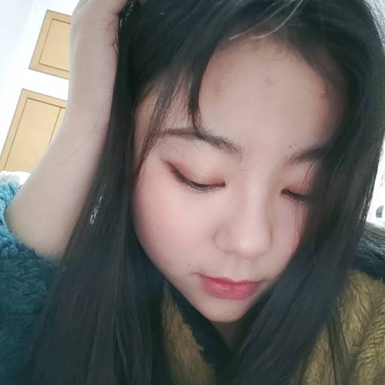 QaQ-山东省·济宁市·梁山县-抖音-眼睛好看,身材较小,会拍照,可阳光活泼,可安静恬美,也可森系忧郁