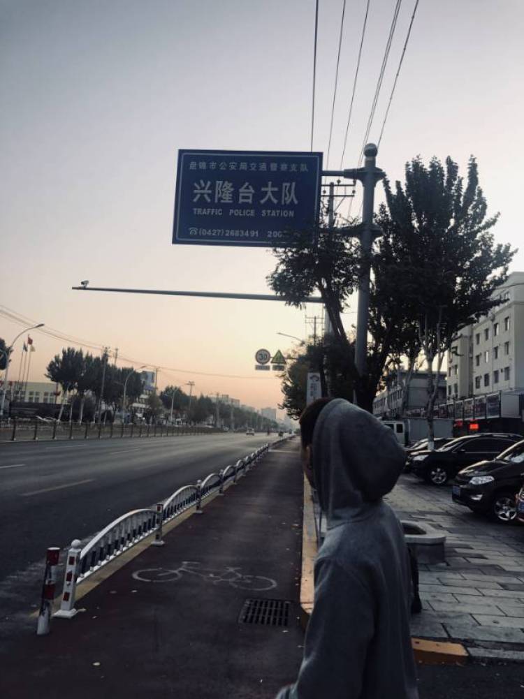 las-辽宁省·盘锦市·兴隆台区-抖音,快手-刚毕业没多久的学生
平时就刷刷快手、抖音之类的
粉丝300多个不总发作品
想当个拍版不知道自己有没有这个能力,也不知道什么渠道可以当,偶然听说这个程序可以,我就想来试一试