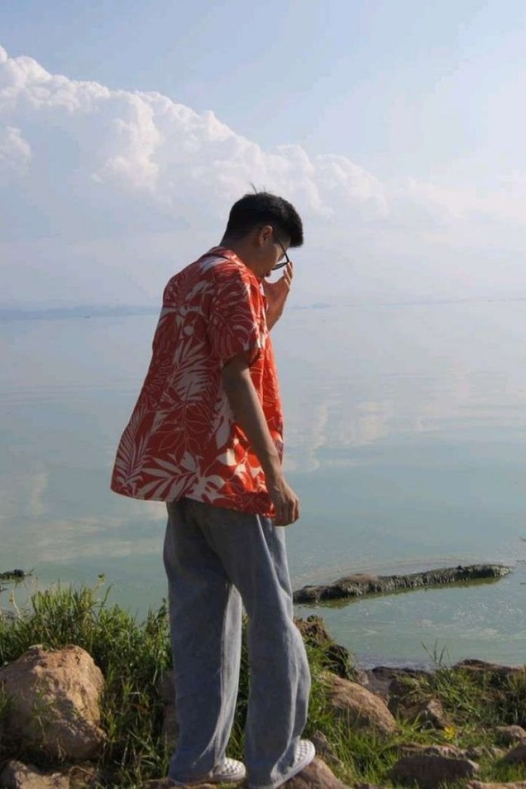 宇.-云南省·昆明市·官渡区-快手、朋友圈、-风格擅长复古文艺风会淘宝商品拍摄会一点点电子商务,其他风格也可接受。