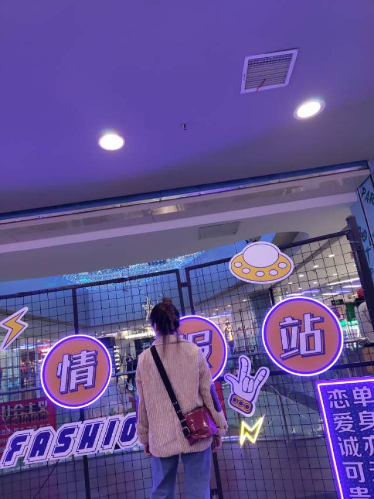 张小米-河南省·新乡市·红旗区--化妆p图拍照都会，可接多种单，服装类，包包类，饰品类等等都可以，非诚勿扰，谢谢合作。