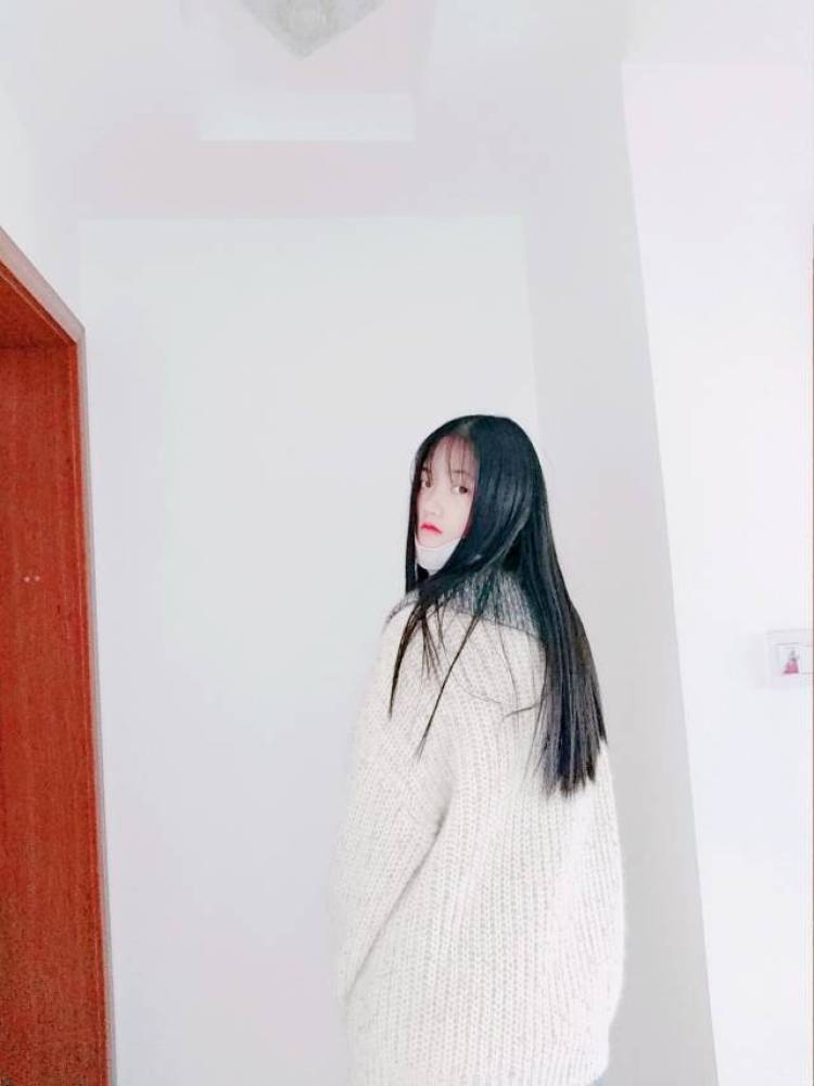 一修修-江苏省·无锡市·新吴区-朋友圈-会自拍,会拍照,会画画有手机支架,有审美意识。在努力减肥中,有空闲时间可以接拍,希望有商家可以让我接到单。