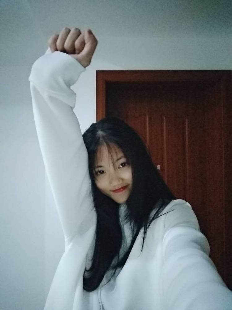 一修修-江苏省·无锡市·新吴区-朋友圈-会自拍,会拍照,会画画有手机支架,有审美意识。在努力减肥中,有空闲时间可以接拍,希望有商家可以让我接到单。