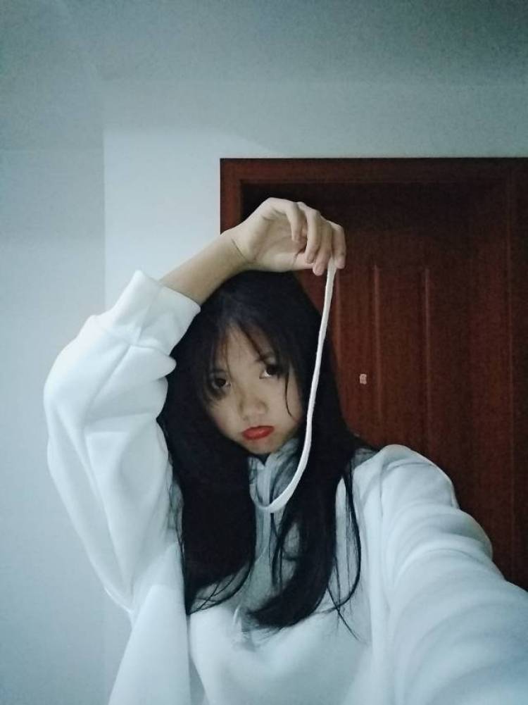 一修修-江苏省·无锡市·新吴区-朋友圈-会自拍,会拍照,会画画有手机支架,有审美意识。在努力减肥中,有空闲时间可以接拍,希望有商家可以让我接到单。