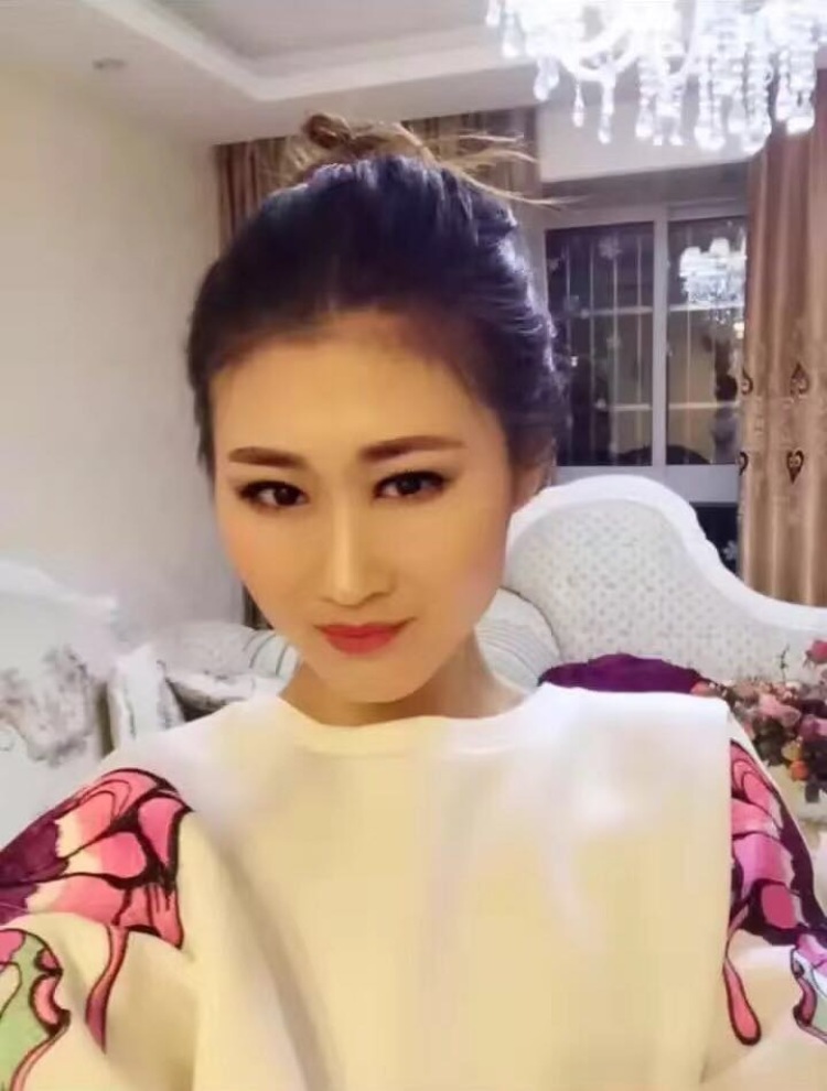 瘦瘦-江苏省·常州市·新北区-知乎朋友圈-刚刚进来网红湾,请多指教!会拍照P图,买家秀网拍寄拍送拍都可以,出片快,风格可性感可仙可酷,可按照商家要求合作,希望在这个平台可以多多接到单