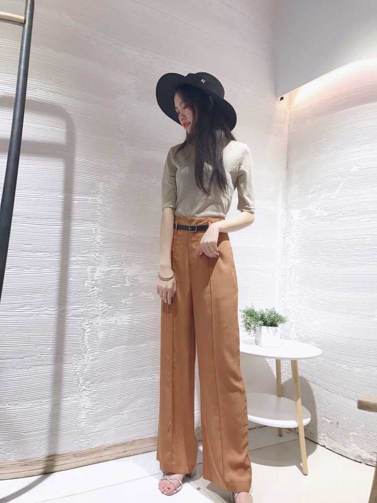 fairy-湖南省·郴州市·嘉禾县--本人身高162,体重85斤,喜欢拍照,会p图,空闲时间充足,之前做过服装销售,懂得服装搭配与拍照技巧。