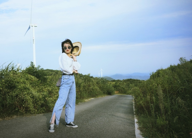 梨*-湖南省·湘潭市·岳塘区-朋友圈-特长才艺:街舞爵士舞，中国舞。职业:目前从事舞台表演。
加分项:之前经常跟摄影师合作镜头感强，对服装有一定审美，爱美的事物。大学兼职做过服装导购。
接单服务范围:网拍，街拍，买家秀，直播带货