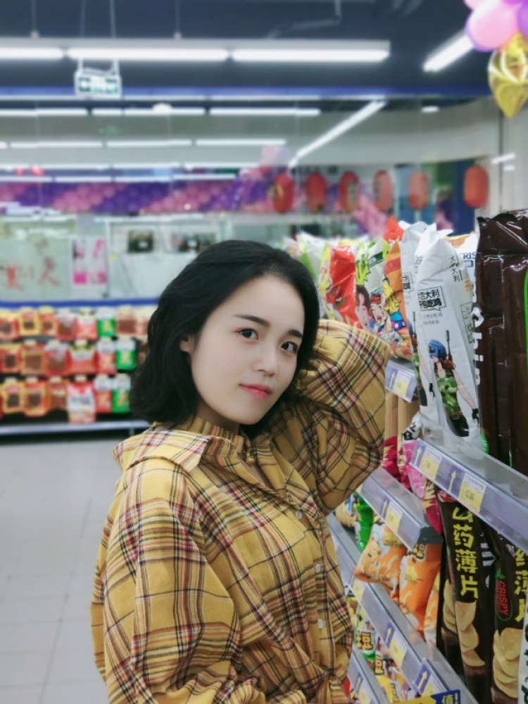 梨*-湖南省·湘潭市·岳塘区-朋友圈-特长才艺:街舞爵士舞，中国舞。职业:目前从事舞台表演。
加分项:之前经常跟摄影师合作镜头感强，对服装有一定审美，爱美的事物。大学兼职做过服装导购。
接单服务范围:网拍，街拍，买家秀，直播带货