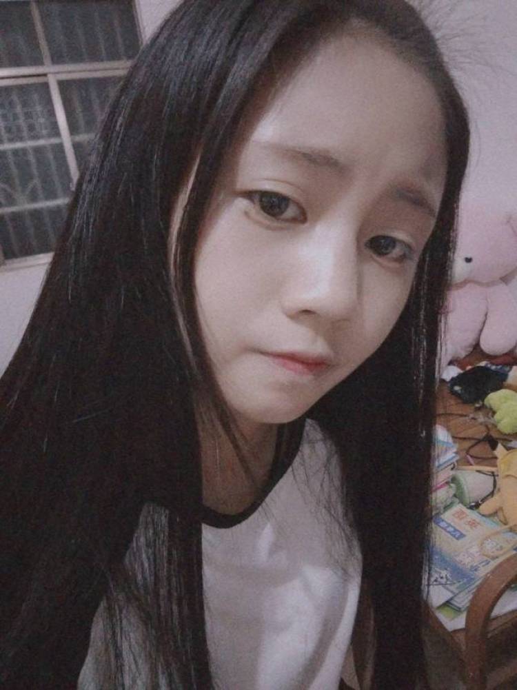 小叶子-广西壮族自治区·北海市·铁山港区-快手 抖音-本人身高165 体重90斤 身材和颜值都不错 我接送单和买家秀 想赚一点零花钱 有需要的我一直都在哦~