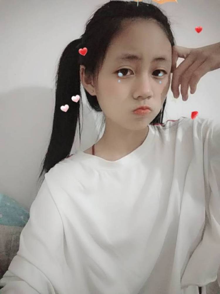 小叶子-广西壮族自治区·北海市·铁山港区-快手 抖音-本人身高165 体重90斤 身材和颜值都不错 我接送单和买家秀 想赚一点零花钱 有需要的我一直都在哦~