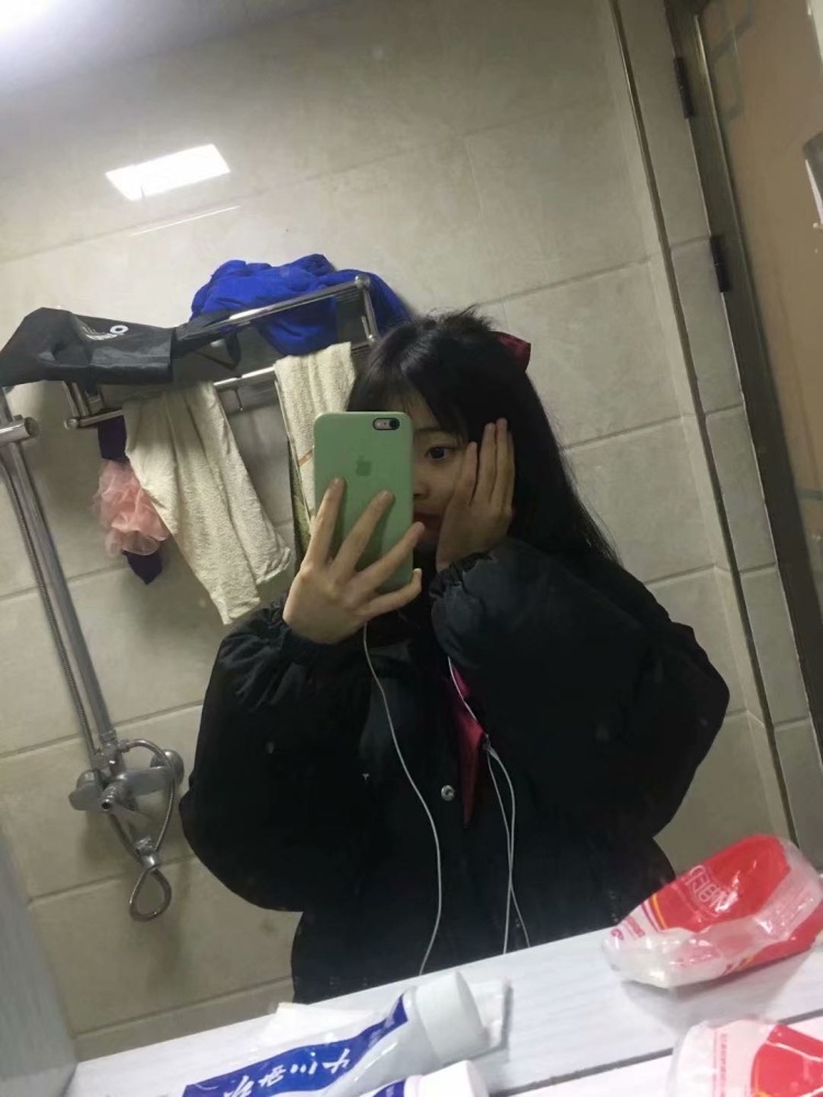 小杨肖恩雅-重庆市·重庆市·沙坪坝区--刚进网红湾请多指教!我是一名学生 喜欢拍照 会修图 会化妆 身高160体重90 可尝试各种风格 接网拍淘宝买家秀 衣服彩妆饰品等