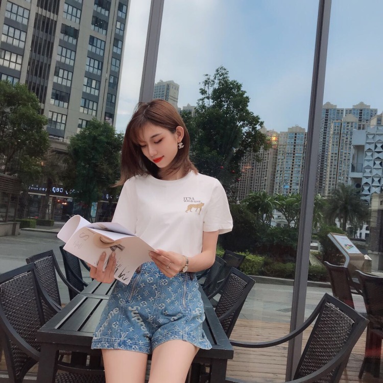 A*🔱精品欧韩货女装-福建省·泉州市·晋江市-抖音,***-本人长期拍摄服装 多年经验 有和奢侈品品牌女装合照 还有服装城批发长期 做模特拍版本人从事多年模特 经验足 会拍照修图 有自己工作室 现有时间兼职或者长期接单 各类平台作品 拍摄 抖音粉丝4万 小红色