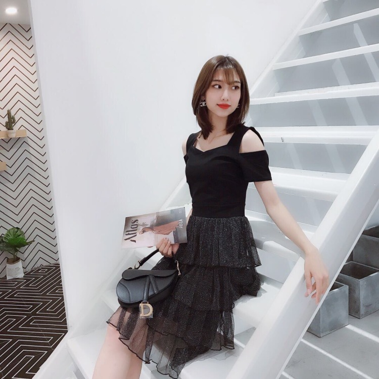 A*🔱精品欧韩货女装-福建省·泉州市·晋江市-抖音,***-本人长期拍摄服装 多年经验 有和奢侈品品牌女装合照 还有服装城批发长期 做模特拍版本人从事多年模特 经验足 会拍照修图 有自己工作室 现有时间兼职或者长期接单 各类平台作品 拍摄 抖音粉丝4万 小红色