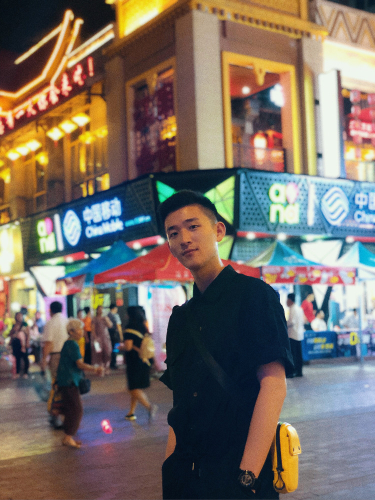 uncle刘-广西壮族自治区·南宁市·江南区--95年舞蹈男孩 身高185 长相OK 平时喜欢拍照 有模特经验 欢迎来单