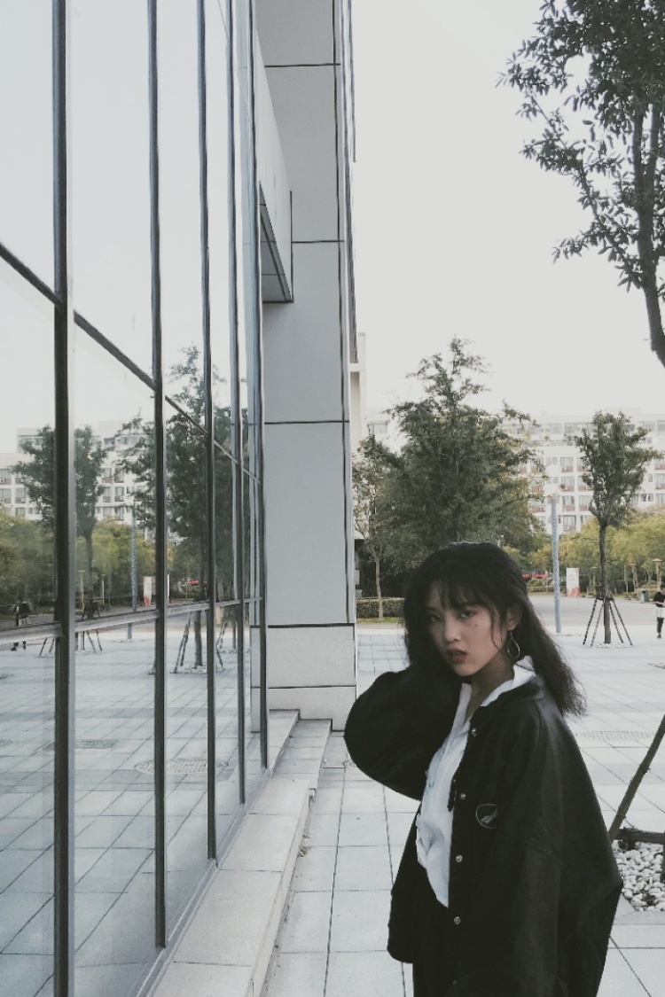 白亦-浙江省·温州市·洞头区--素人学生
喜欢拍照,会ps 视频剪辑
可接网拍,买家秀等,眼睛好看可接美瞳
风格多变,愿意尝试
性格好,好沟通🌈 🌈 🌈