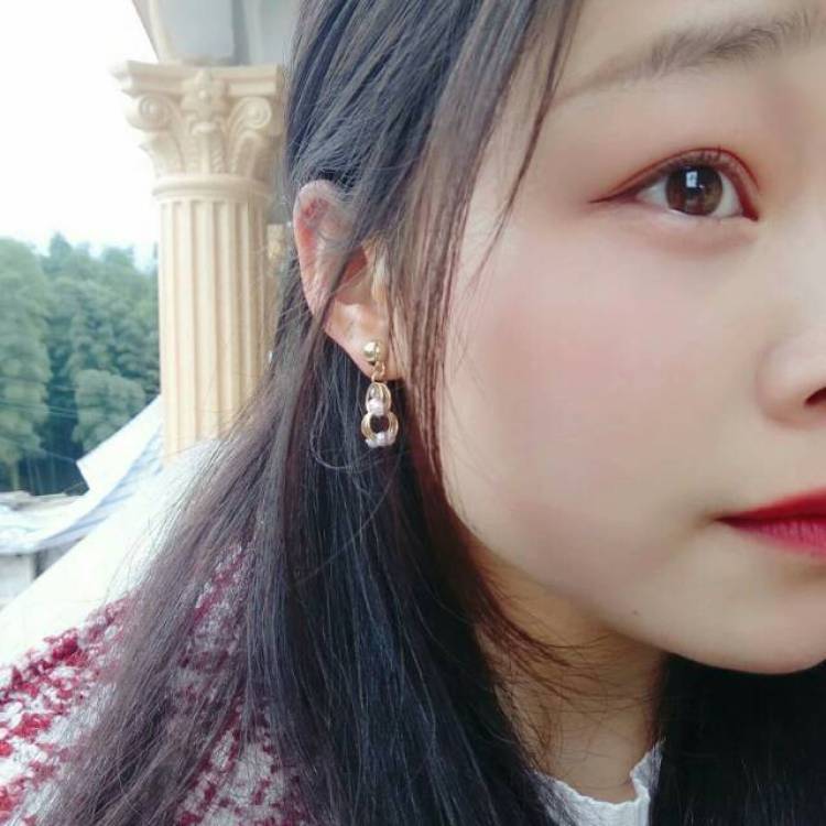 可爱如我-四川省·宜宾市·兴文县-抖音-喜爱拍摄 小饰品 有需要的来找我啦 快来联系我 比如耳环 戒指 项链 发饰 发夹 都可以