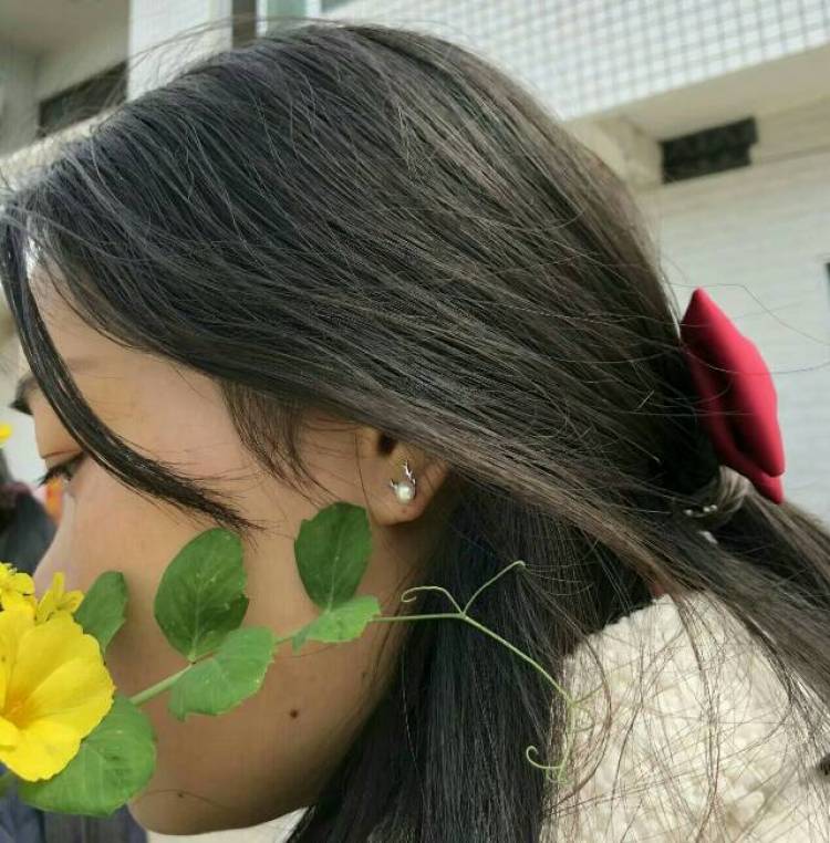 可爱如我-四川省·宜宾市·兴文县-抖音-喜爱拍摄 小饰品 有需要的来找我啦 快来联系我 比如耳环 戒指 项链 发饰 发夹 都可以