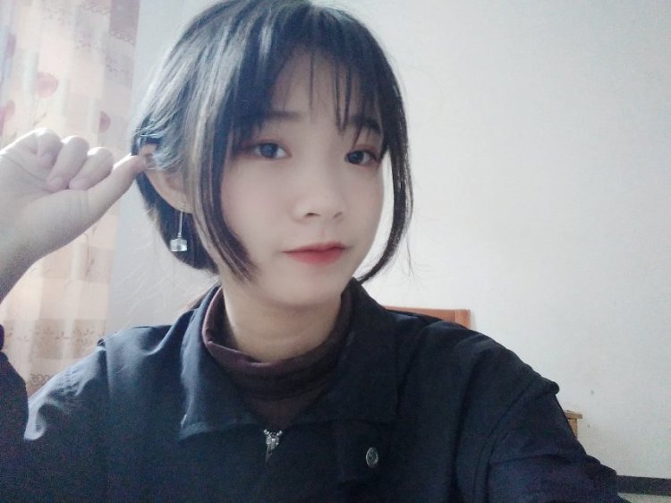 白昼-江西省·赣州市·大余县-快手-可看看我,身高157,体重43公斤,可接饰品,衣服,鞋子之类的东西,韩版吊坠也可,各位商家看看我,翻我牌叭