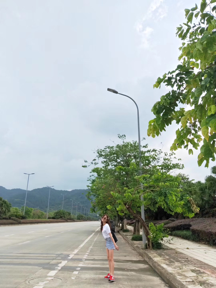 喵小仙-四川省·成都市·成华区--身高163 体重84-86上下浮动 舞蹈专业 淘宝买家秀网拍  风格多变 喜欢📷 分享生活 全身上下最拿得出手的就是腿