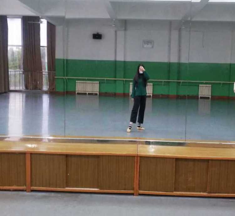 ：-山西省·临汾市·洪洞县-抖音 快手-舞蹈生
身高161  体重90
会拍照 会修图 活泼开朗 可接各种风格