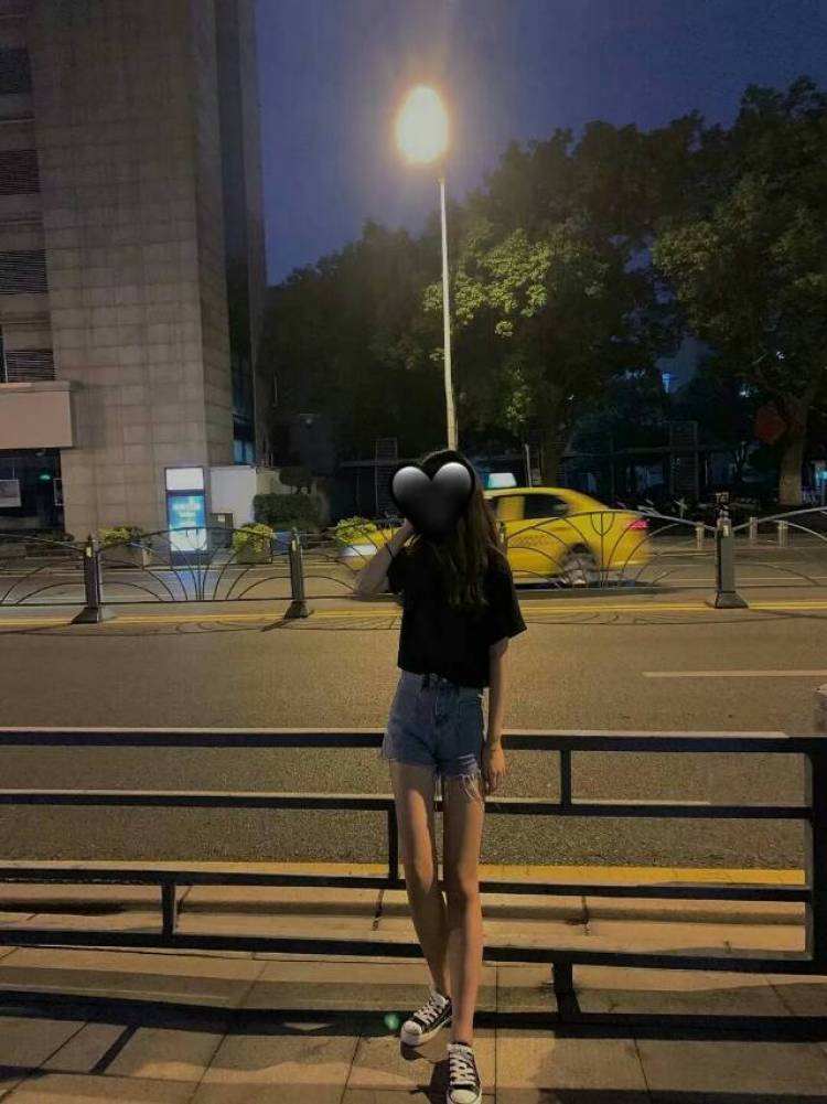 菲-江苏省·镇江市·丹阳市--身高160 体重41,纯新人,喜欢拍照,喜欢修图,希望各位能带带我,能接受寄拍,买家秀,开箱
