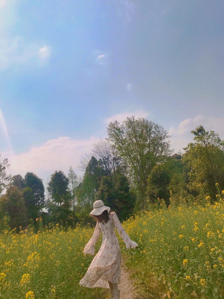 余白白。-四川省·成都市·温江区-微博-平时特别喜欢拍照📷
喜欢尝试各种风格🉑
会一些简单的图片后期✨
身材不胖不瘦160,90斤
在家没事干,希望接一些买家秀(耳饰,衣服,配饰,鞋…都行)