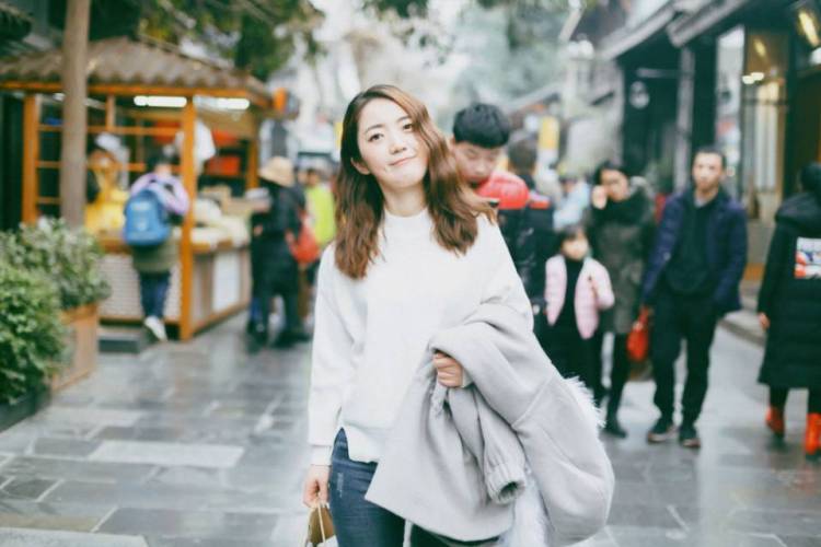 朝歌-陕西省·西安市·未央区-抖音,vue-爱旅行爱摄影,精通段视频创作和拍摄,性情文艺,喜欢记录生活,偏爱古风、森系、简约风格,接淘宝单 买家秀 文字单 寄拍 非诚勿扰