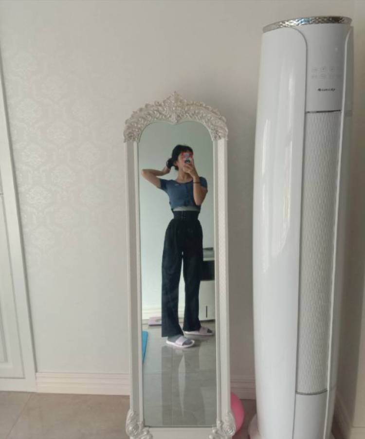Giovanna_-四川省·内江市·东兴区-暂时还没有-本人舞蹈生
身高169cm,体重57kg,腰臀比0.69身材比例好,穿搭风格百变擅长化妆,喜欢拍照📸
想接网拍淘宝买家秀的单子,目前是新人价格美丽,希望有商家能够找我合作保准你满意~照片的话放了几张