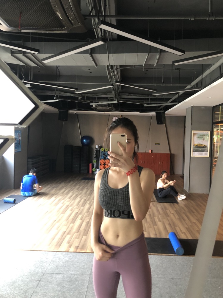 Kiki-广东省·广州市·增城区-微博-最近在家锻炼，可接运动类产品！如健身裤健身内衣之类的。会拍照、p图，家有瑜伽垫可拍照。快来找我吧！