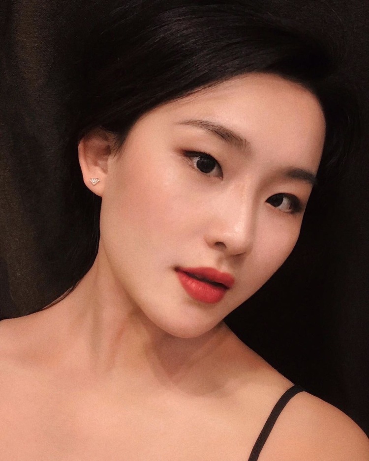 Cynthia-山东省·烟台市·莱山区-抖音、微博、***-喜欢拍照、化妆,有扎实的美术功底和基础,对艺术美学有一定的理解认知
接单服务范围:平面模特、主图拍摄、买家秀详情单、寄拍、送拍、街拍,可长期合作,可沟通拍摄要求
身高:165cm
体重:58kg
性别