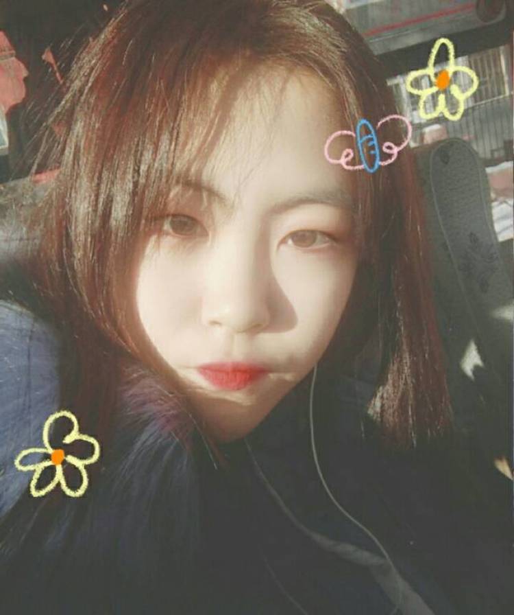 然.-黑龙江省·牡丹江市·海林市-快手-我的接单范围是衣服,裙子,游戏,美食,饰品,美妆,美瞳,汉服什么都可以,这是买家秀,然后礼品单啊,或者文字单,都是可以的,但是要和我说清楚就好,适合买家秀,快手拍摄种草视频,朋友圈营销
然后我也是没有