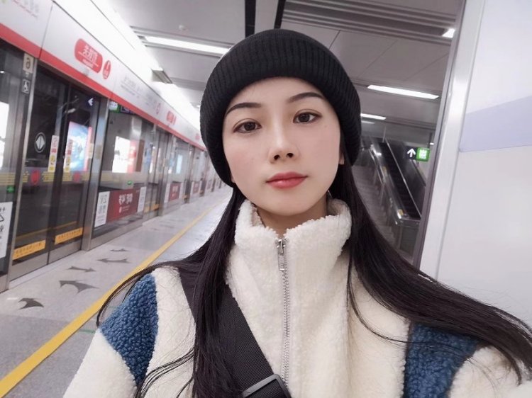 悠悠-浙江省·杭州市·江干区--坐标在杭州,可接各种买家秀,服装配饰包包鞋子都可以,照片都是本人,有机会多多合作,谢谢关照!!
