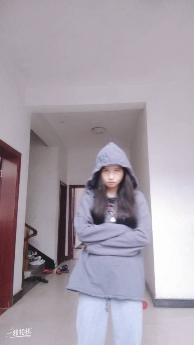 小余小余不多余-江西省·上饶市·广丰区-qq-三坑少女 平时大把时间 喜欢拍照 最近也在学习拍照ps 可拍买家秀 会尽量按照商家要求来拍
