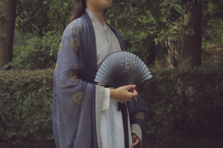 Assendra-四川省·成都市·都江堰市-抖音微博:安凡Assendra-04年女生,身高172,体重104斤,气质良好,性格开朗,接单平面模特,淘宝模特,可寄拍。