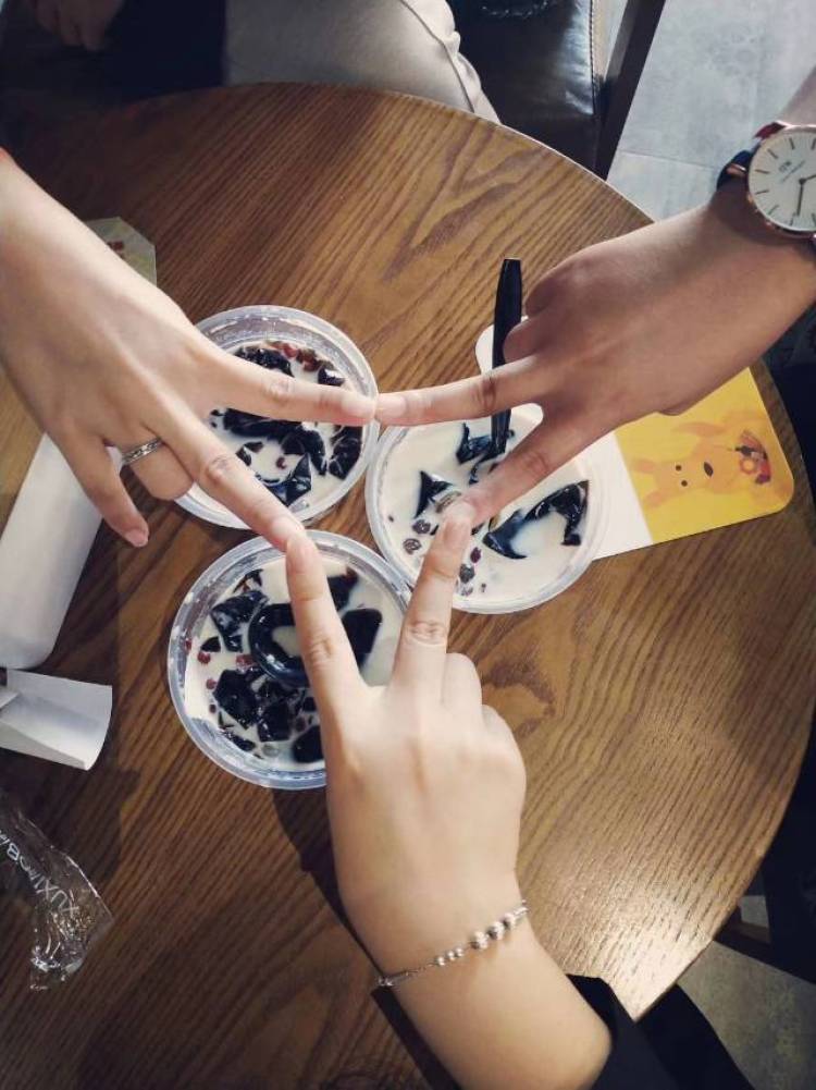 cyt-浙江省·台州市·椒江区--舞蹈初级证书,计算机一级证ps无压力,烹饪中级,会化妆会cos,时间充裕。会油画,会谈钢琴,刚开始学尤克里里。有单call我,效率高,各个类型都可。