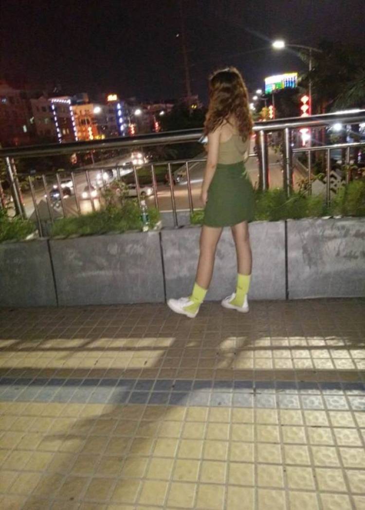 陈溜溜-广东省·东莞市·大朗镇-抖音 微博 *** 知乎 闲鱼-因为自由职业 平时空闲会拍照 比较会P图 图片很奈斯 然后想做一些网拍 淘宝模特 美瞳 衣服啥的抖音 *** 知乎等都有号  提升一下自己 多多学习