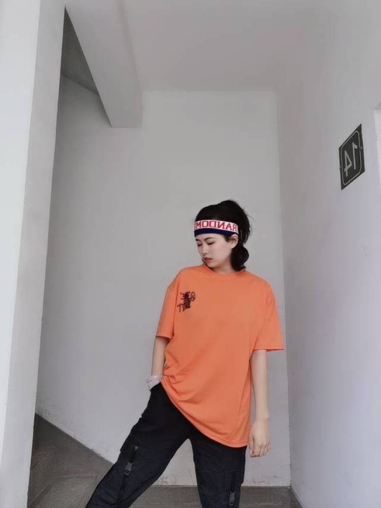 闹米-山东省·青岛市·崂山区-抖音 微博 快手-人美事少好说话 可重拍 有单反 会p图 会剪辑 出片好看 各种短视频软件都会玩 风格多变 可甜可盐