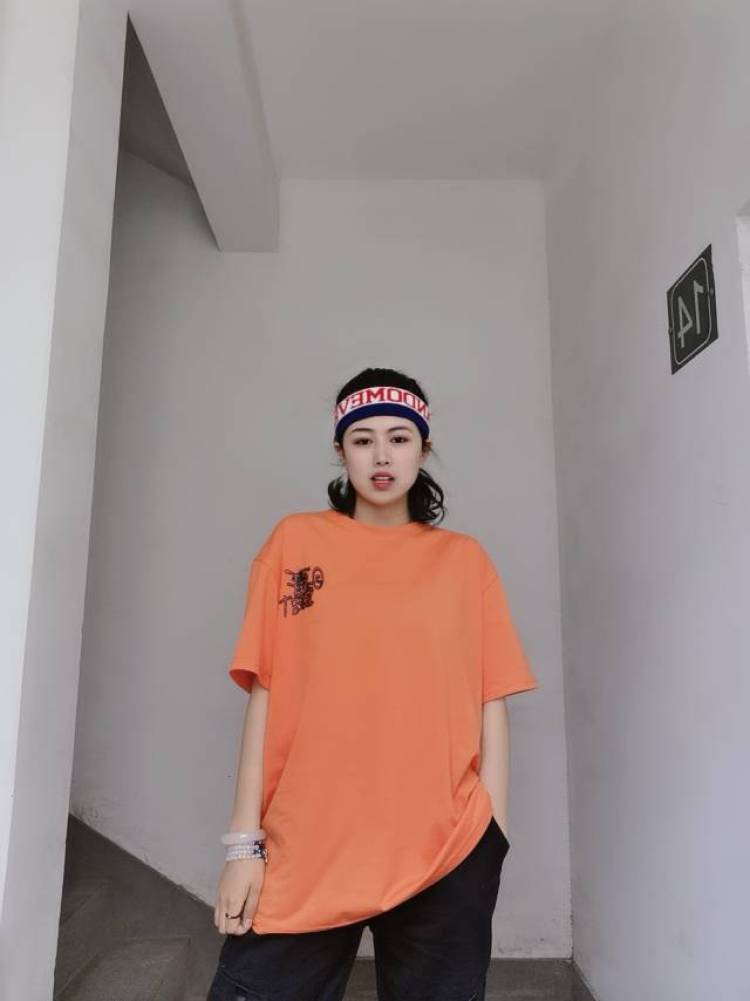 闹米-山东省·青岛市·崂山区-抖音 微博 快手-人美事少好说话 可重拍 有单反 会p图 会剪辑 出片好看 各种短视频软件都会玩 风格多变 可甜可盐