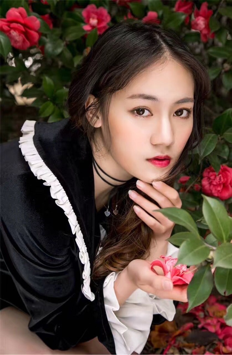 .-江苏省·南京市·建邺区--长得好看，化妆技术Max，会拍照，修图一绝，有自己摄影、修图合作的小伙伴。
时间充足，主要做兼职，tb网拍or模特皆可。食物、衣服、配饰、隐形眼镜、美妆视频各类产品模特皆可。