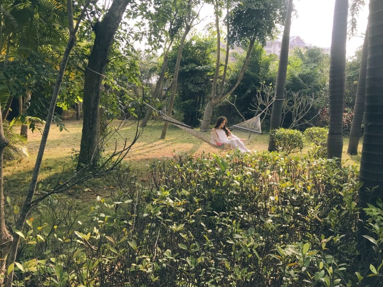 .-江苏省·南京市·建邺区--长得好看，化妆技术Max，会拍照，修图一绝，有自己摄影、修图合作的小伙伴。
时间充足，主要做兼职，tb网拍or模特皆可。食物、衣服、配饰、隐形眼镜、美妆视频各类产品模特皆可。