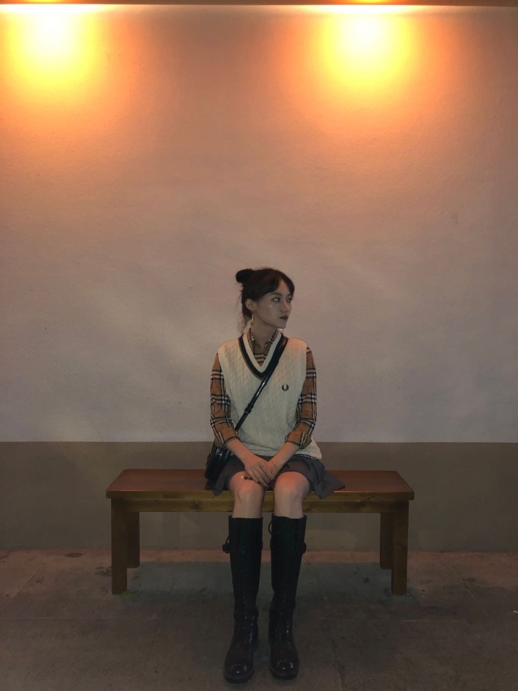 .-江苏省·南京市·建邺区--长得好看，化妆技术Max，会拍照，修图一绝，有自己摄影、修图合作的小伙伴。
时间充足，主要做兼职，tb网拍or模特皆可。食物、衣服、配饰、隐形眼镜、美妆视频各类产品模特皆可。