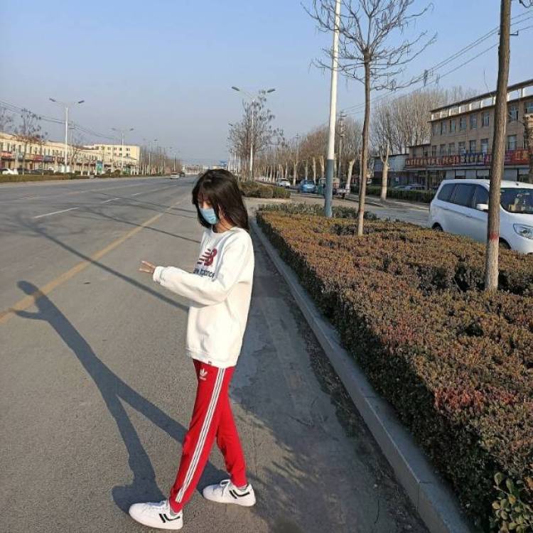 王圆圆-山东省·济南市·商河县--大家好:
  我是一名大一的学生 喜欢拍照 会p 图  可以有多种风格  买家秀也被推广 可以重拍 事少好说话 希望商家给我个机会😊