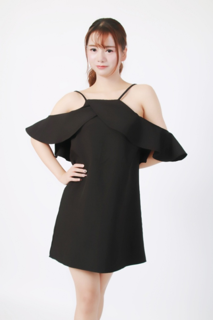 鱼-广东省·东莞市·寮步镇-微信,抖音-168cm 54kg 作为一个国际彩妆外贸员和兼职模特,精通英语,粤语,普通话。 我对流行,彩妆时尚服装搭配和色彩搭配都有着超群敏锐度和走在前沿的审美,欢迎网拍单,和淘宝店家的详情页拍摄。