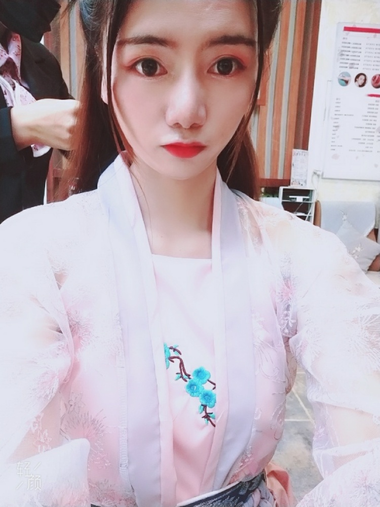 鱼-广东省·东莞市·寮步镇-微信,抖音-168cm 54kg 作为一个国际彩妆外贸员和兼职模特,精通英语,粤语,普通话。 我对流行,彩妆时尚服装搭配和色彩搭配都有着超群敏锐度和走在前沿的审美,欢迎网拍单,和淘宝店家的详情页拍摄。