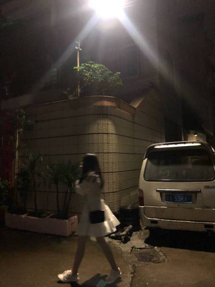 池鱼-广东省·佛山市·顺德区-抖音,***,堆糖,快手-我是个平凡的学生党,但我想靠自己的努力赚点零花钱,我想接单后去抖音,快手做开箱测评,或者买家秀,因为我想努力成为优秀的人。特长虽然没有什么,但我一直在努力变得自信,把每一次买家秀当成是自己的工作拍的美