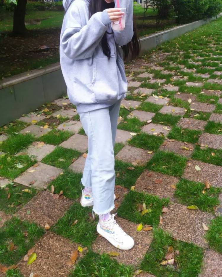 小余小余不多余-江西省·上饶市·广丰区-qq-买家秀 佣金单文字单都可以!QQ有六百多好友 vx有两百多 快手一百八十个粉丝 如果拍买家秀可帮宣传!!求求商家给个机会!!