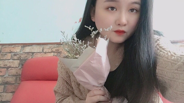 越努力越幸运-湖南省·长沙市·芙蓉区--爱拍照,喜欢尝试不同风格,有耐心有责任心能够认真完成每一件事情,希望长期合作。