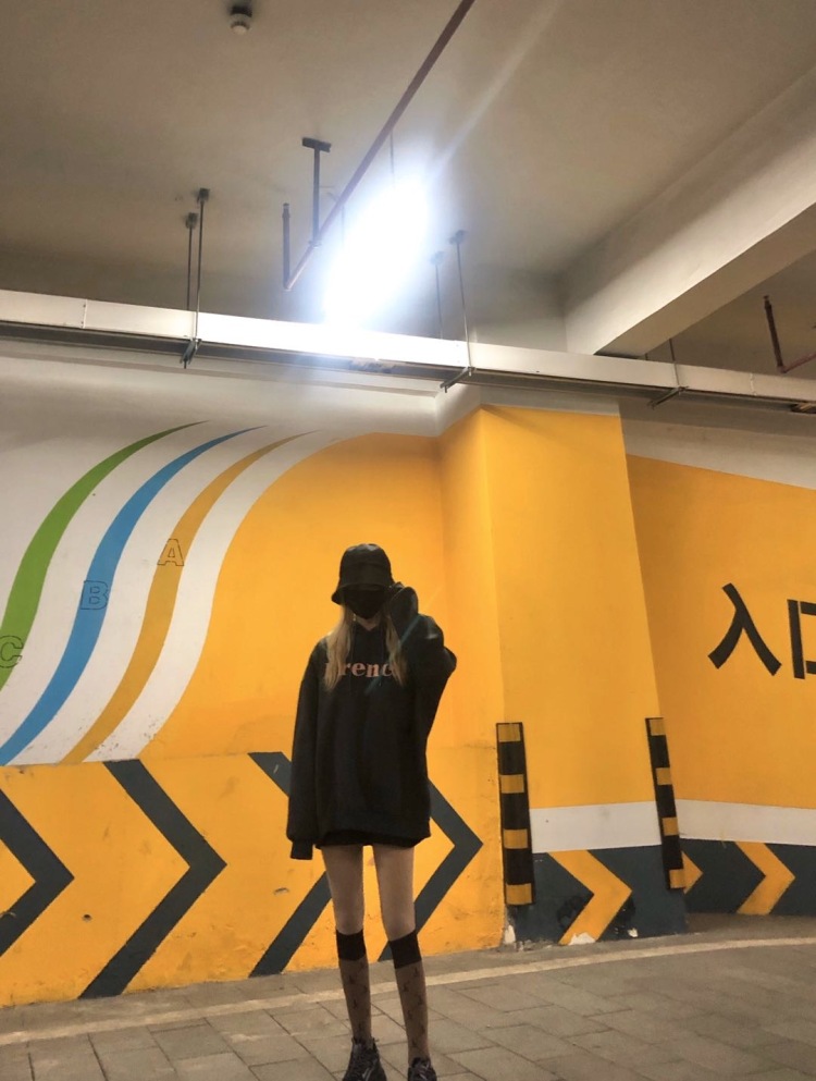J-广东省·东莞市·大朗镇-快手 抖音 -喜欢拍照 街拍 风格多变 也可以接快手开箱测评 会跳舞会修图