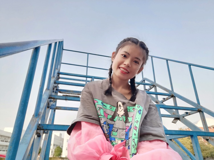 土豆YA-广西壮族自治区·南宁市·兴宁区-微博,微信,QQ-买家秀,网拍模特,会唱歌,会跳舞,会画画,会弹电子琴,运动健身